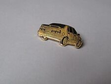 Pin's Voiture / Renault 19 - chamade  (signé Renault - Arthus Bertrand)