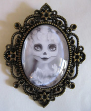 Style Blythe Broche gothique skull - Bijou halloween victorien  - Fait main.