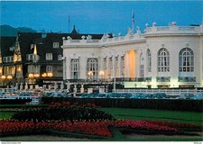14 - Deauville - Le Casino, au centre de la Terrasse de Deauville - Fleurs - Vue