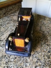 Voiture de collection en bois vintage marron foncé