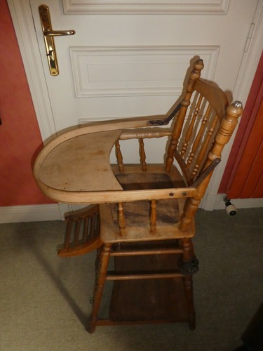 Ancienne chaise haute bebe - de,