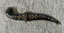 Couteau Oriental Avec Tête De