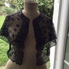 DENTELLE ANCIENNE NOIRE MANTILLE OU CHÂLE Faite Main ? TBE Voir Photos