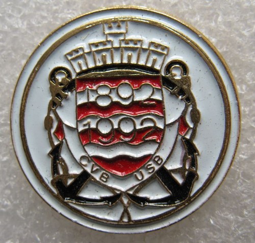 Pin logo ecusson une tour - pin's,