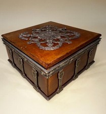 Ancienne boîte néo-classique