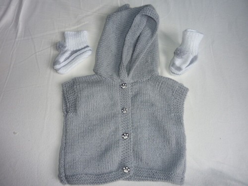 Gilet capuche sans - à,