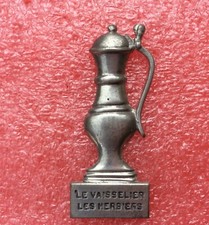 T11 Pins en ETAIN le VAISSELIER LES HERBIERS Lapel Pin Badge