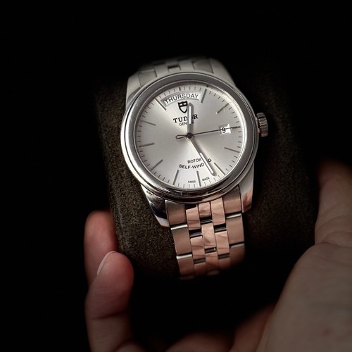 Tudor glamour day - date, opaline
