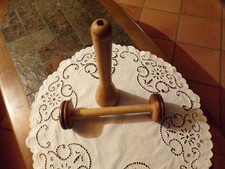 Anciennes et grandes bobines en bois,cône,chapeau,décoration,dentelle,mercerie