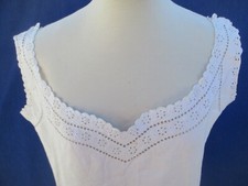 Chemise ancienne N°128 de femme nuit robe dentelle en fil de lin état d'usage