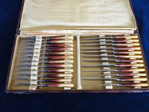 Couteaux 12 fourchettes - couteaux,