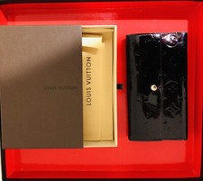 Louis Vuitton, Portefeuille SARAH, en cuir verni