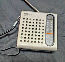 Collection Vintage Sony TFM-3750W AM/FM Solid State Radio Silver  Japan