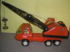 Ancien véhicule camion grue