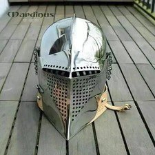 Casque de chevalier médiéval