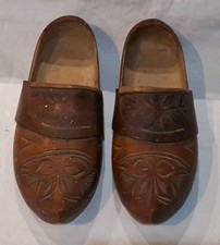 Ancienne paire de sabots en bois et cuir déco chalet montagne Savoie Queyras 