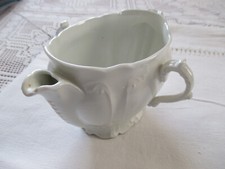 Sauciere blanche de LIMOGES GDA, avec reliefs, séparateur de graisse,
