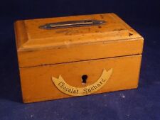 Ancienne tirelire boîte