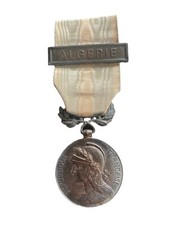 Médaille Coloniale. Argent. Barrette À Clapet Algérie. Accroche À Boules Argent