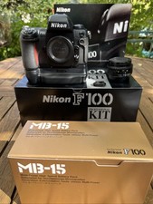 Nikon F100 Professional kit avec Objectif et Flash
