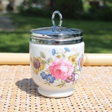 Cuit œuf en porcelaine décor fleurs roses Royal Worcester / England