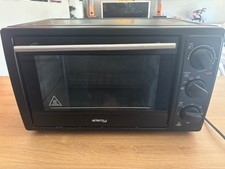 mini four électrique de couleur noir en parfaite état