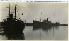 PHOTO Snapshot, 3 bateaux rade  mouillage  navire  vers 1950