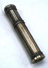 GRAND ETUI A CIRE EN VERMEIL ORIGINE FRANCE POINCON SANGLIER COURONNE