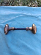 ancienne poignée de porte ovale en bronze ou laiton napoléon III carré de 6 mm