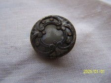 Bouton ancien en métal