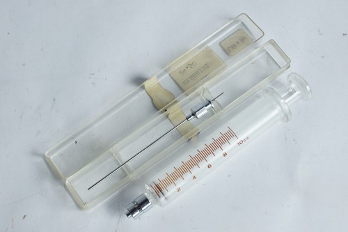 Ancienne seringue médicale