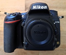 Beautiful Nikon D750 in excellent condition, boxed (very low actuations)