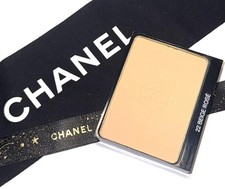 Fond de teint compact Chanel Le Teint Ultra Ultrawear impeccable 22 beige...