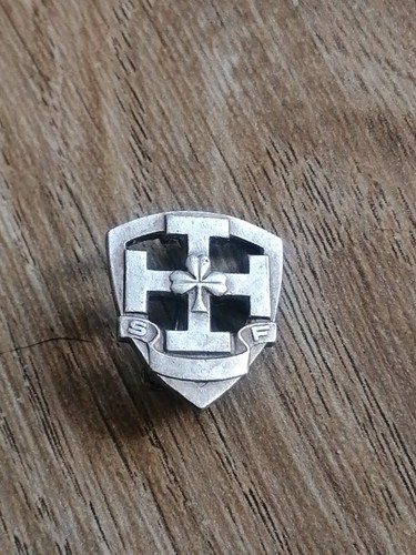 Ancien petit insigne - , scouts