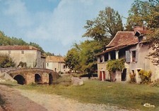 Carte postale 10x15cm postcard SAINT-JEAN-DE-COLE vieux pont maison à colonnes
