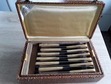 Service de 24 couteaux avec