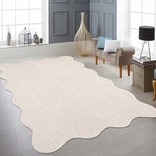 Tapis beige doux forme ondulée moderne