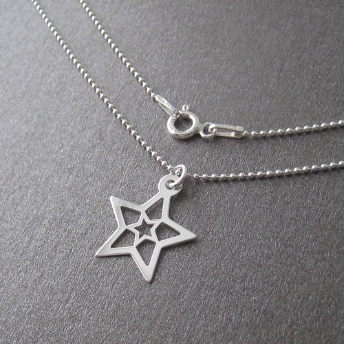 Collier pendentif étoile