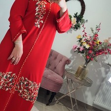 Djellaba marocain robe moderne travaillée avec des perles