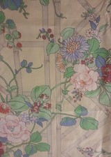 Coupon tissu ameublement ecru motifs fleurs