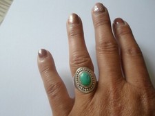 bague en argent massif, cabochon de turquoise verte, t. 56