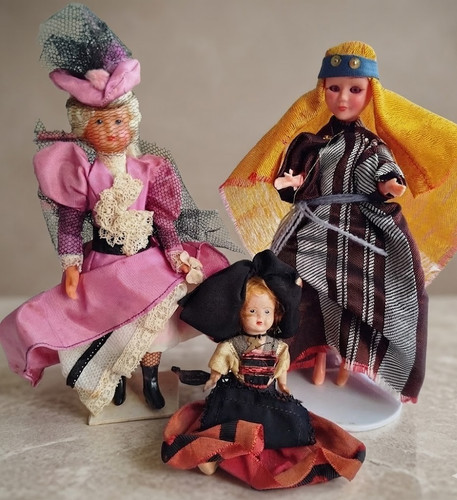 Lot petites poupées - 3,