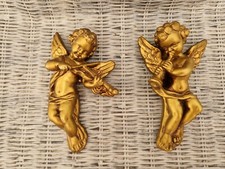 DEUX ANCIENS ANGELOTS MUSICIENS RESINE DOREE FIXATION MURALE HAUTEUR 15cm