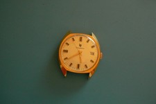 montre vintage lip dauphine 34mm x 33mm pl.or cal.r566