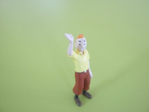 Figurine tintin saluant 6cm - saluant,