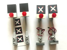 4 Poteaux signalisation Passage à Niveau + Feux clignotants - Echelle Lego