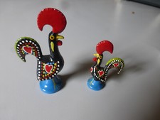 lot Collection de  2 COQ  en métal peint à la main  Portugal  Objet de vitrine