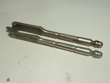 Outils anciens,pince de chapelier en fer casse noix