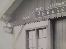 Castrol Pégase Motrix garage photo ancienne  pompe essence mécanique