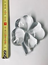 Presse papier trèfle à quatre feuilles transparent en cristal de Baccarat France